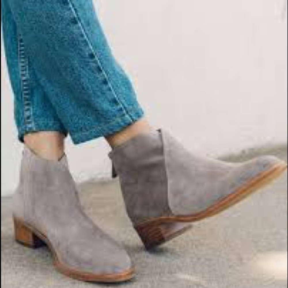 BRAND NEW IN BOX SOLUDOS NY VENETIAN BOOTIES